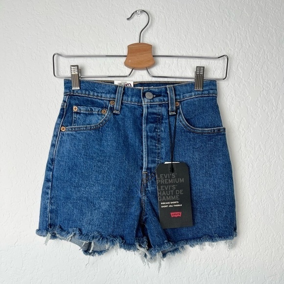 Levi’s Premium Ribcage Shorts - Picture 4 of 11